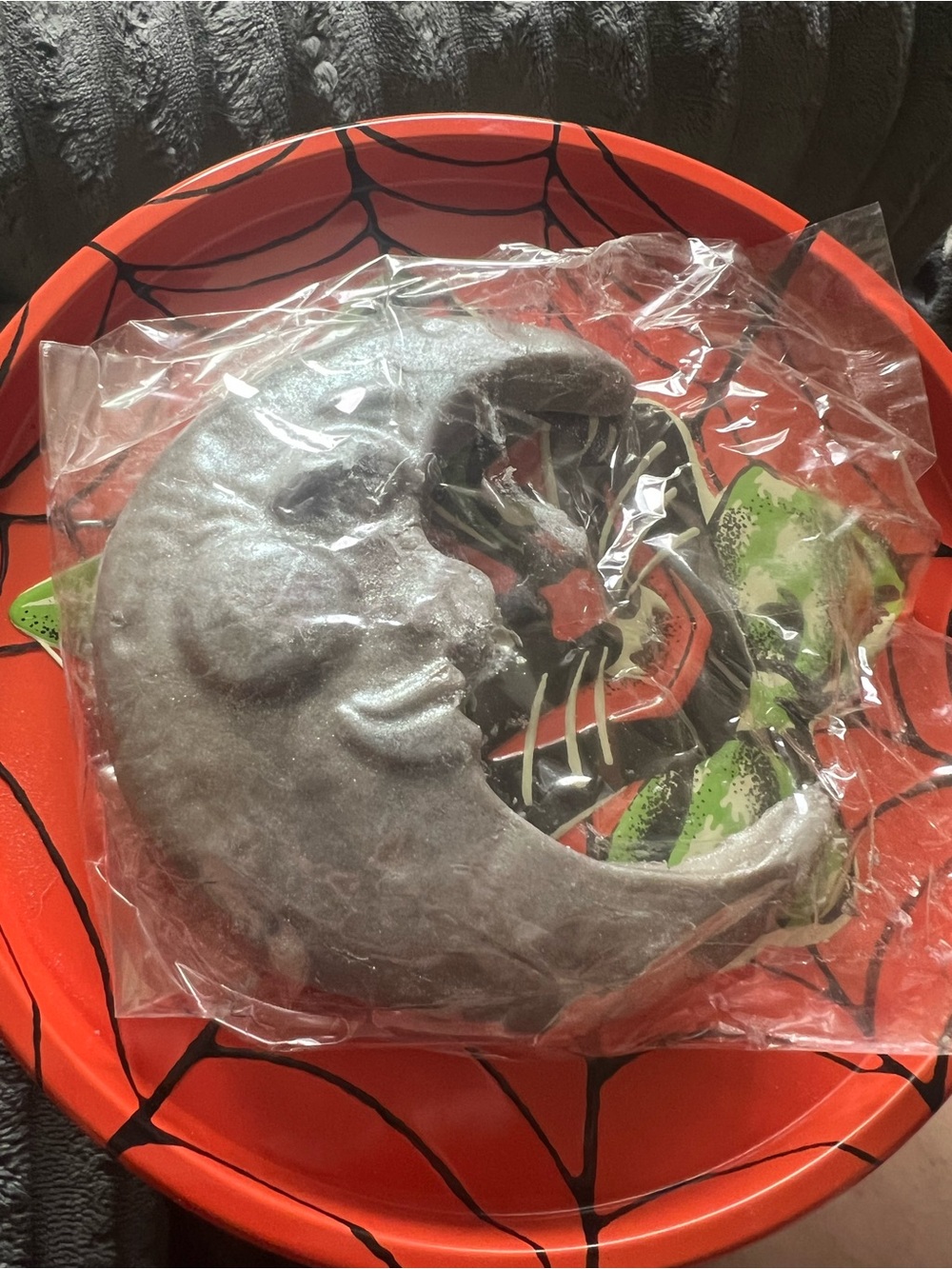 LUSH HALLOWEEN LIMITED EDITION SILVERY MOON SOAP